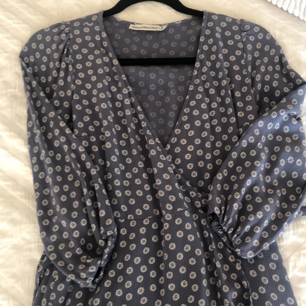 Cute wrap dress from A&F, size XS - Picture 2 of 3